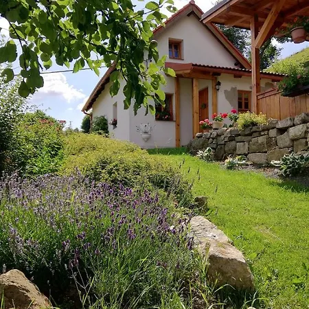 Charming House With Beautiful Landscape بيت للعطل *