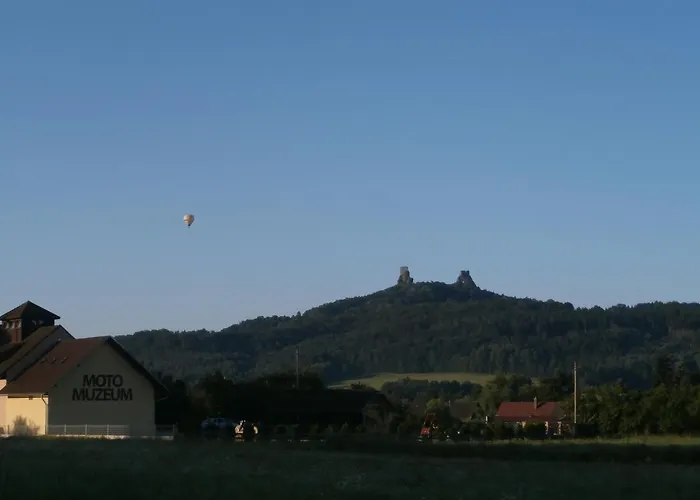 Dom wakacyjny Charming House With Beautiful Landscape Frýdštejn